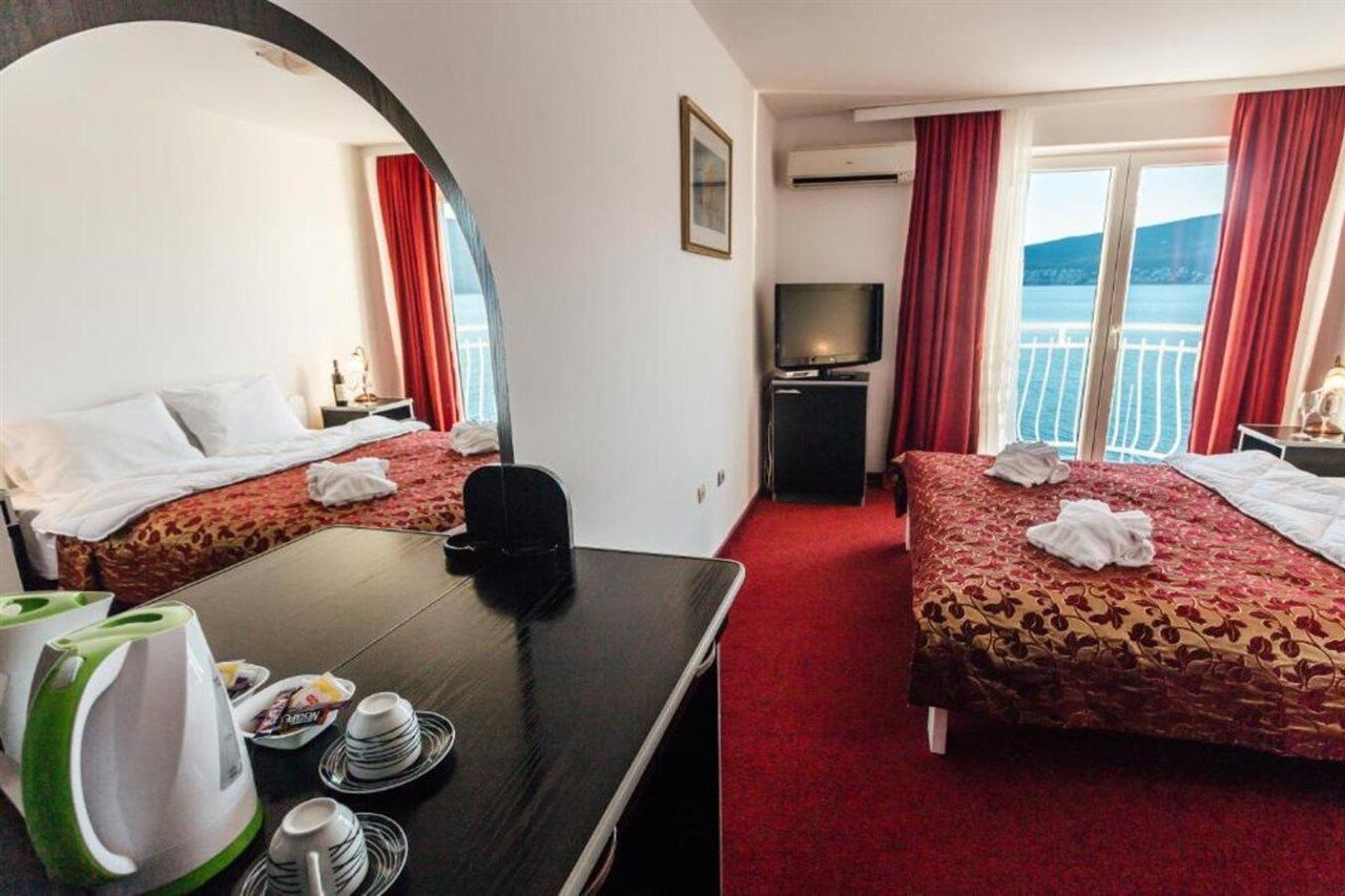Hotel Azzurro تْشيرسيك نوفي المظهر الخارجي الصورة