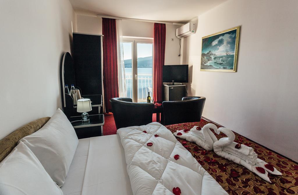 Hotel Azzurro تْشيرسيك نوفي المظهر الخارجي الصورة