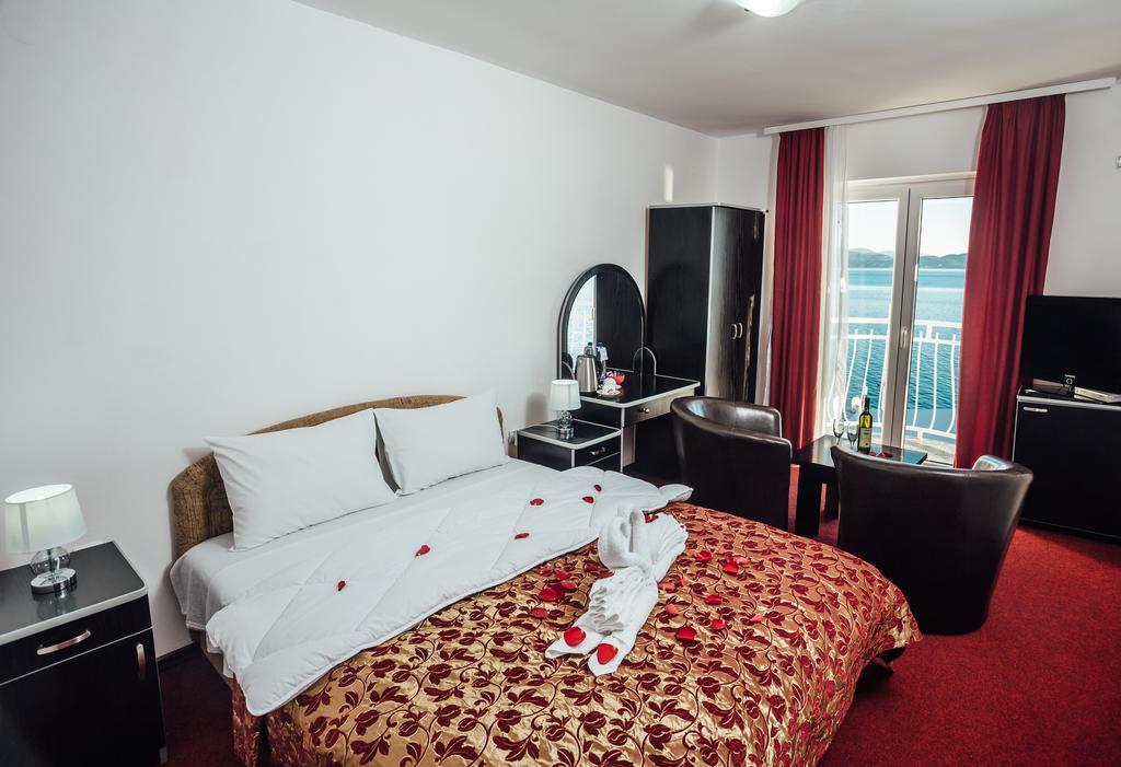 Hotel Azzurro تْشيرسيك نوفي المظهر الخارجي الصورة