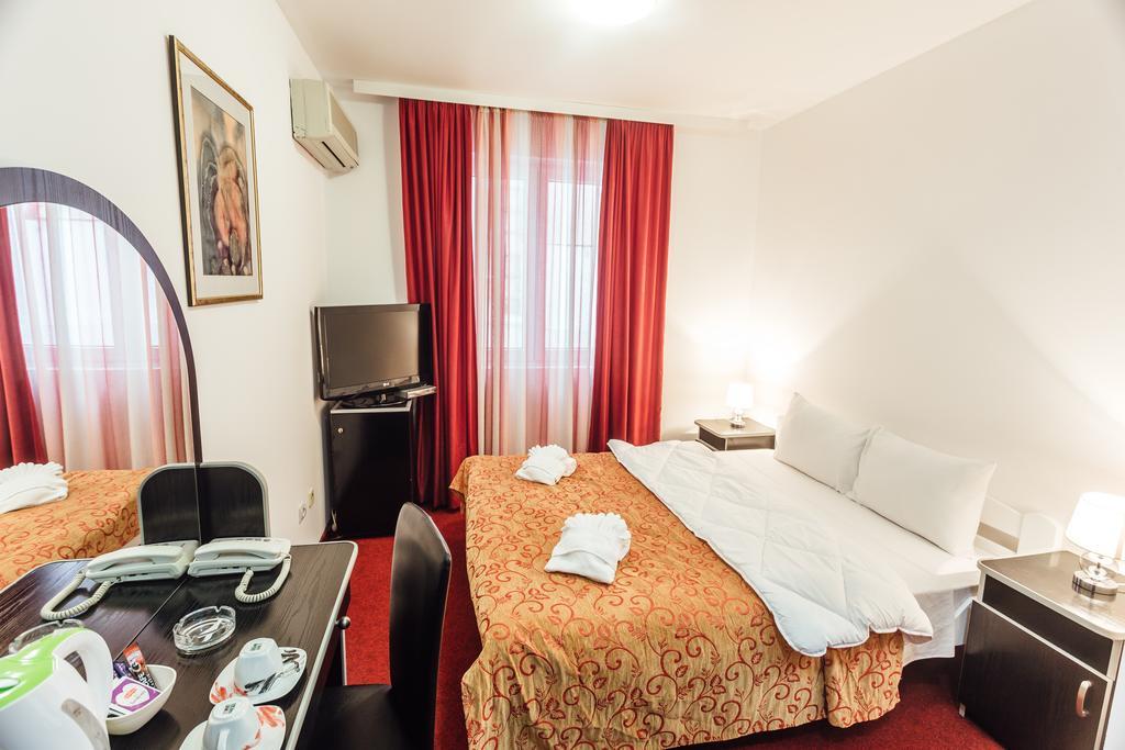 Hotel Azzurro تْشيرسيك نوفي المظهر الخارجي الصورة