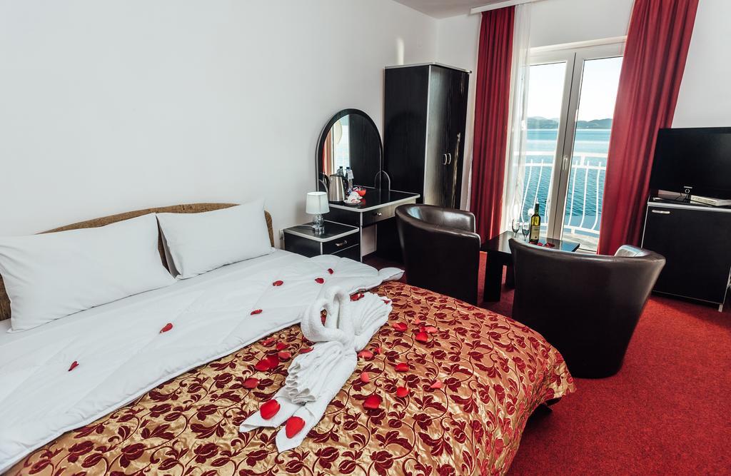 Hotel Azzurro تْشيرسيك نوفي المظهر الخارجي الصورة
