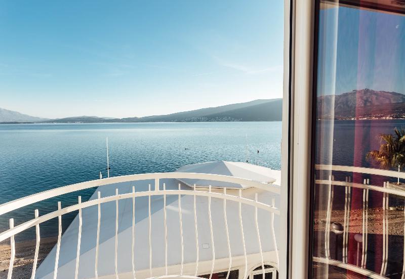 Hotel Azzurro تْشيرسيك نوفي المظهر الخارجي الصورة